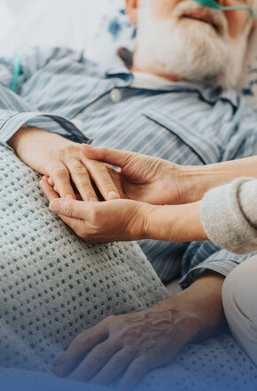 Pielęgniarka z obłożnie chorą pacjentką