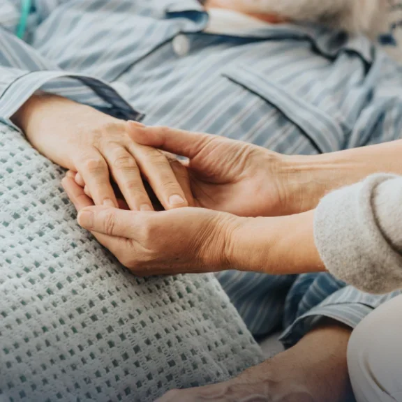 Pielęgniarka z obłożnie chorą pacjentką